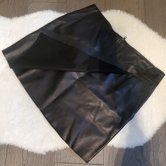 Designer Helmut Skirt - Picture 3 of 4